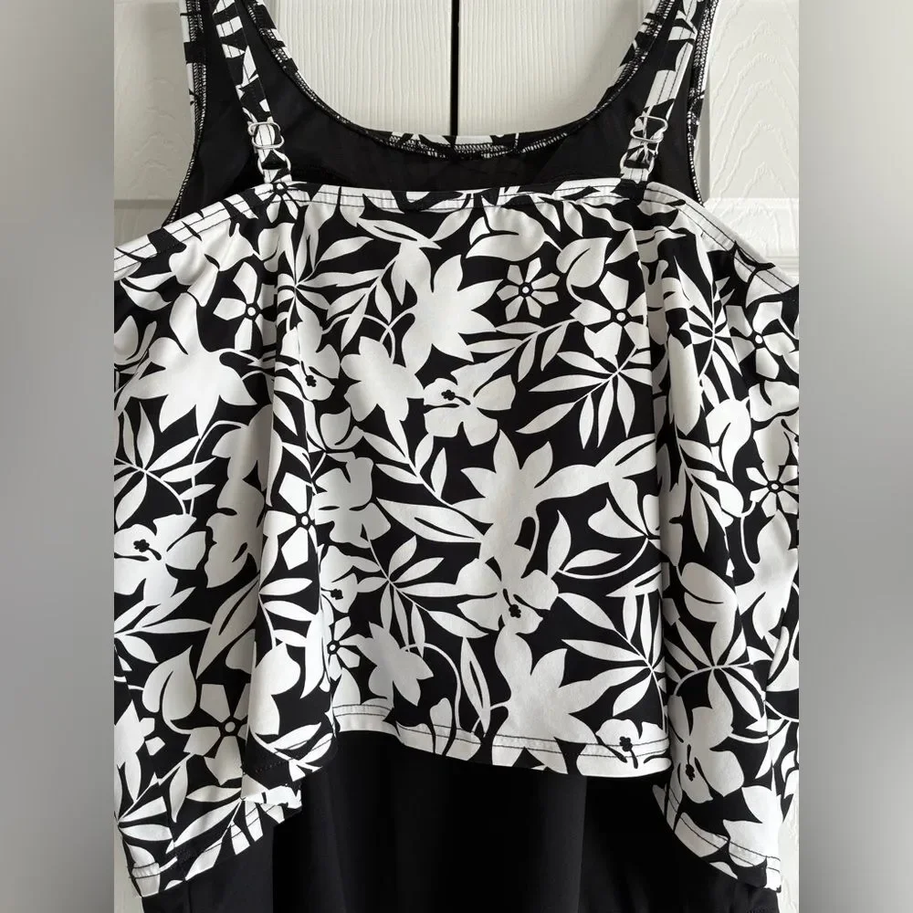 Lands’ End Swimsuit Women’s 16 One Piece Black White Floral Resort Cruise Wear